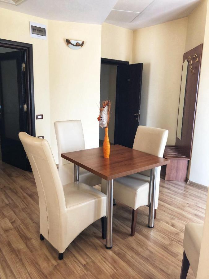Hotel Crystal Palace Ramnicu Valcea Ngoại thất bức ảnh