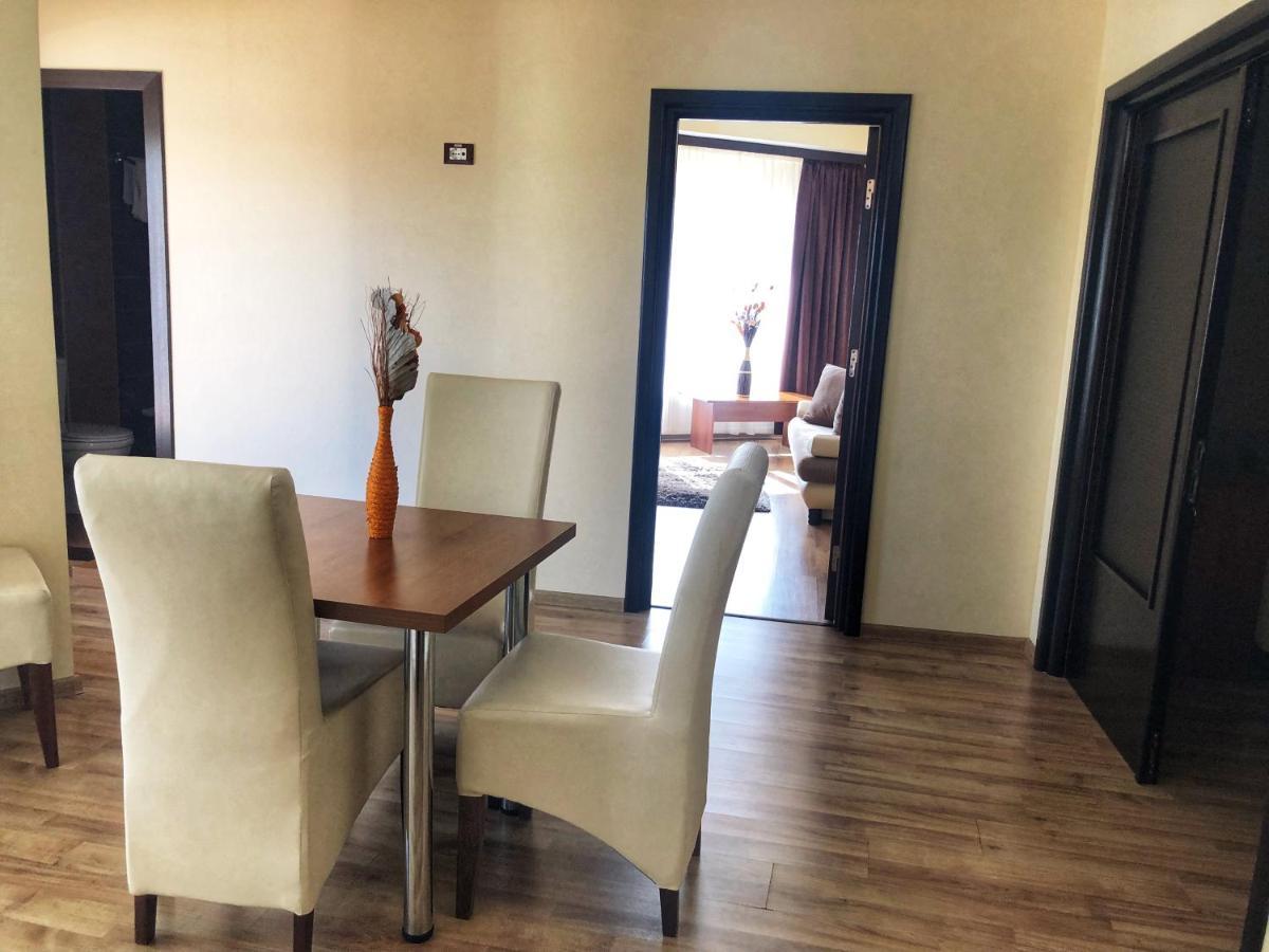 Hotel Crystal Palace Ramnicu Valcea Ngoại thất bức ảnh